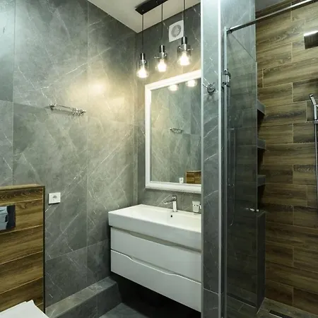 Aquamarine 2-Bedroom Sea View Apartment Апартаменти Одеса